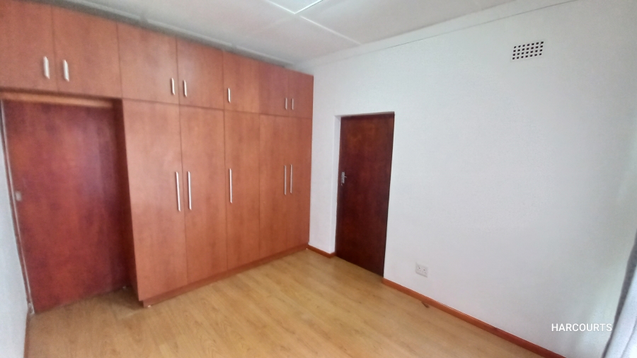 To Let 4 Bedroom Property for Rent in Athlone Western Cape